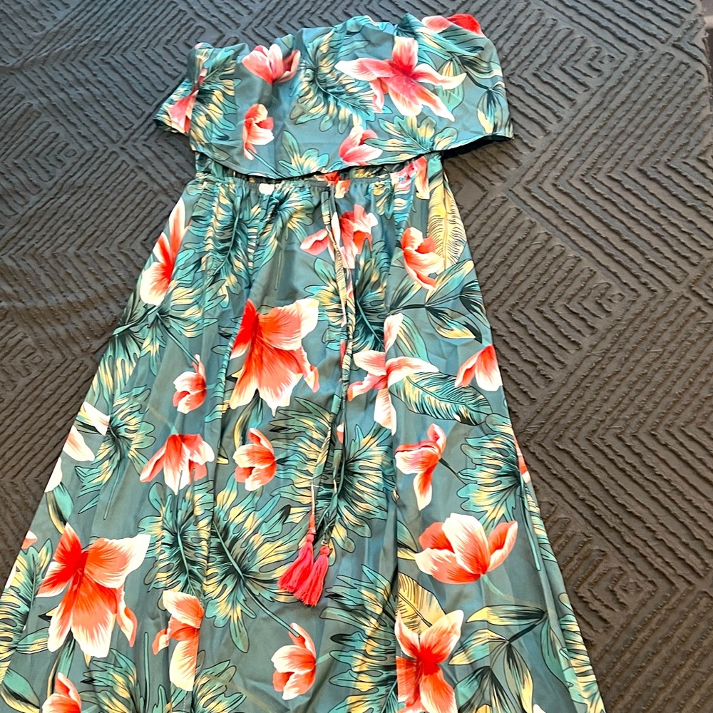 NWOT—Strapless Maxi Floral Flowy Dress